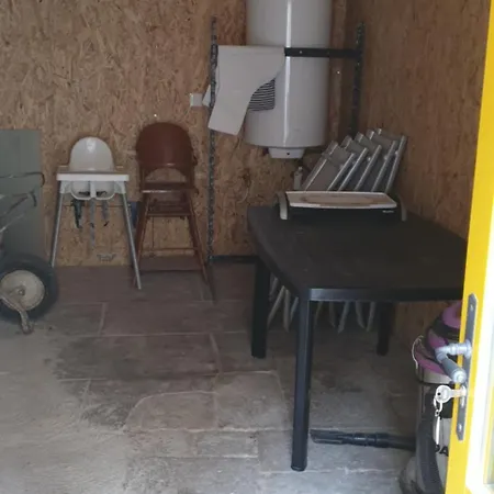 Belle Maison Renovee Au Calme, 3 בית נופש Saints-Geosmes